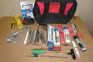 lot 191 image: Assorted Tools and Bits with Snap On Tool Bag and Head Lamp