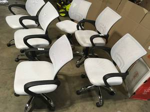 Mix Lot of ergonomic homeoffice chairs customer returns  Review all pictures