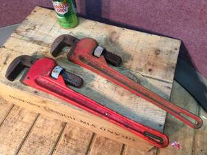 2 Pipe Clamps 18