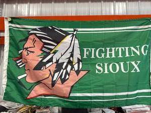 UND Flag 3x5 & Calendar