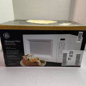 GE .7 CU. FT. Microwave Oven - JES738WJ