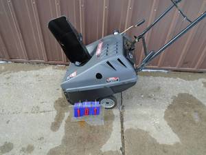 Craftsman 5hp 21 electric start snow thrower. Used condition. Tested & works. As shown.