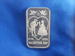 lot 10 image: Madison Mint .999 1 Oz. Silver - Valentines Day 1976