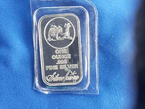 lot 14 image: SilverTowne One Ounce .999 Fine Silver