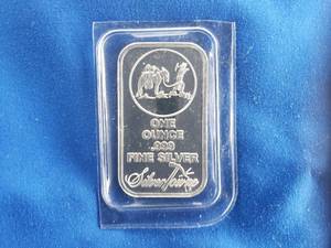 lot 15 image: SilverTowne One Ounce .999 Fine Silver
