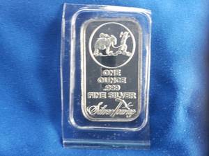 lot 16 image: SilverTowne One Ounce .999 Fine Silver