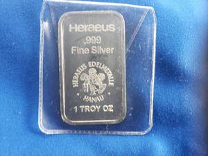 lot 17 image: Heraeus .999 Fine Silver 1 Troy Oz.