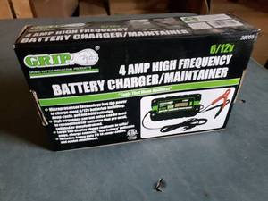 lot 44 image: 4 AMP High Frequency Battery Charger  Maintainer