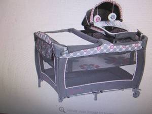 lot 7 image: Baby Trend Lil Snooze Deluxe Nurser...