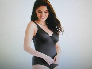 lot 19 image: Maidenform Womens Firm Foundations...