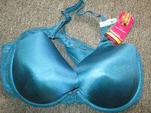 lot 23 image: Maidenform Womens Pure Genius T-B...
