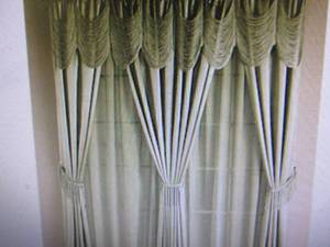 lot 25 image: Halley 56 x 84 6-Pc. One-Rod Drap...