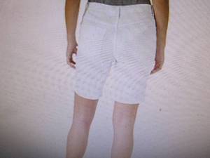 lot 43 image: Lee Womens Relaxed Fit Kathy Bermu...