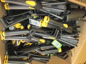 lot 148 image: box full of garden trowels and cult...