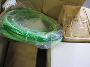 lot 158 image: box of outdoor items please see pic...