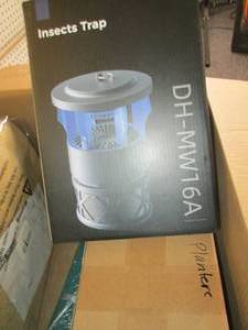 lot 159 image: box of outdoor items please see pic...