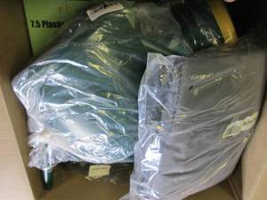lot 160 image: box of outdoor items please see pic...