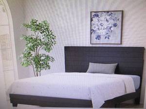 lot 60 image: Brookside Shiplap Wood Panel Platfo...