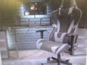 lot 74 image: Gaming Chair