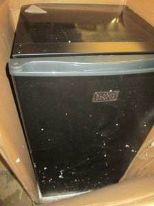 lot 86 image: BLACKDECKER 3.2 Cu. Ft. Compact Fr...