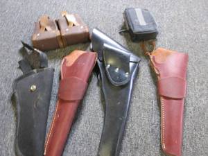 lot 260 image: gun holsters and more ...