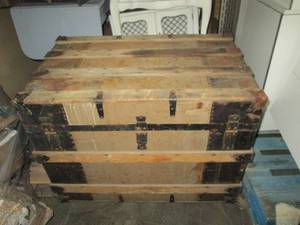 lot 265 image: Vintage luggage chest ...