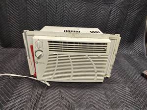 Maytag M3X05F2D Window Air Conditioner