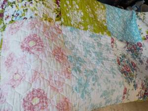 Reversible FullQueen Quilt...