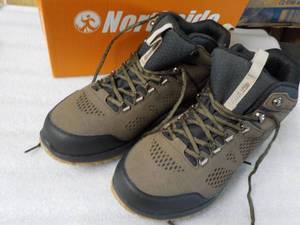 Northside size 10 Waterproof Shoes...