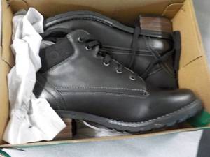 Eastland Womens size 9.5 Shoes ne...
