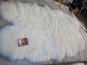 Windward 100% Sheepskin Rug - 74 x ...