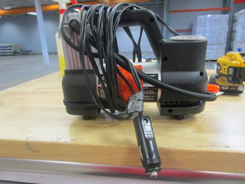 lot 401 image: Husky 12-Volt Inflator (UNTESTED, NO ACCESSORIES)