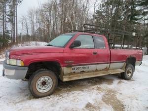 1999 DODGE 2500 TRUCK (MAROON)