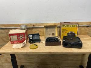 lot 100 image: MONTGOMERY WARD Super 8 EditorViewer with KODAK Carousel 760H Projector