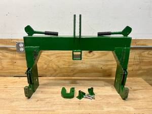 lot 39 image: VEVOR TLJSDKHZZLS-P1B4QV0 3-Point, 3000 LBS Lifting Capacity Tractor Quick Hitch, Green