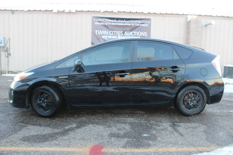 2013 Toyota Prius Three - 2 OWNERS