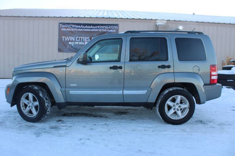 2012 Jeep Liberty - 4X4 - 2 OWNERS - NO RESERVE