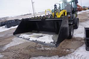 New Made In America Universal Mount Bobcat Skid Loader Skid Steer 72 Material Handling Snow Bucket