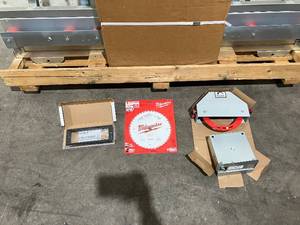 lot 75 image: Milwaukee 15 Amp 8-14 in. Panel Saw
