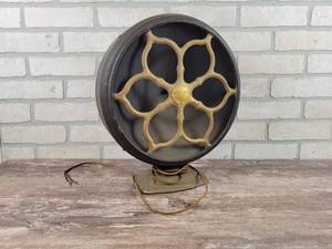lot 194 image: Antique ATWATER KENT Type E2 Radio Speaker - Approx. 13 Diameter