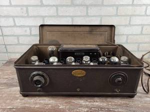 lot 195 image: Antique ATWATER KENT Model 44 Vacuum Tube Radio - Approx. 21 x 11 x 8 Diameter