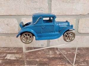 lot 198 image: Antique ARCADE Cast Iron Ford Model A Coupe Toy Car - Approx. 5 Long