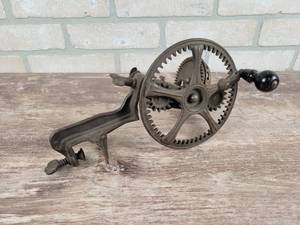 lot 201 image: Antique Reading Hardware Co. Cast Iron Apple Peeler, Spins Freely - Approx. 12 x 7 x 7