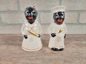 lot 205 image: Vintage Hand Painted Salt & Pepper Shakers - Approx. 5.5 Tall Each