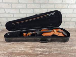 lot 214 image: Glaesel Model V132 Violin w Bow and Case - Violin is Approx. 21.5 Long