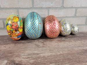 lot 217 image: Vintage Western Germany Papier Mache Easter Eggs - Largest is Approx. 7 Tall