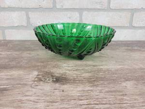 Vintage Anchor Hocking Forest Green Glass Bowl - Approx. 8.5 Diameter