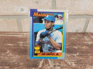 Topps Ken Griffey Jr. Rookie Baseball Card