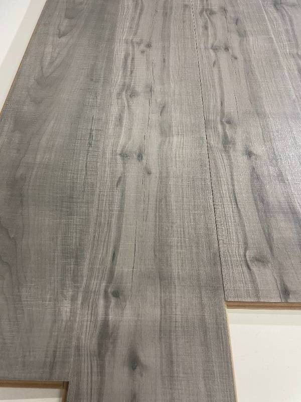 513 SF of Mohawk Water Resistant Laminate Flooring 7.5x 54 Maple - SS