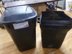 2 Garbage Cans